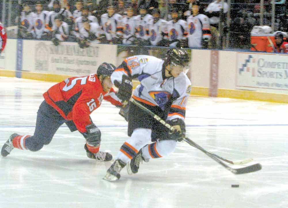 Phantom Mike Ambrosia moves in to score Wednesday night. He was defended by Andrew Miller of the Des Moines Buccaneers.
