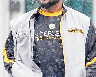 Pittsburgh Steelers coach Mike Tomlin walks to an indoor practice field for the NFL team's practice in Pittsburgh, Tuesday, Jan. 11, 2011. The Steelers host the Baltimore Ravens Saturday Jan. 15 in a divisional playoff game. 