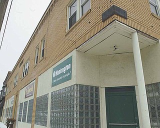Jim Converse, manager of the Northside Farmer’s Market, and his wife, Pat Rosenthal, announced plans to turn the former Penguin Pub, on 901 Elm St., into a fresh produce store. The store also will serve as the Northeast Ohio Food Hub.
