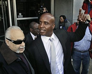 Barry Bonds, right, leaves the federal courthouse after the first day of his trial, Monday, March 21, 2011, in San Francisco.