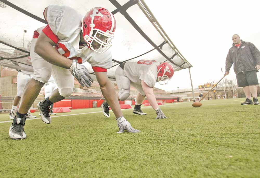 YSU senior Obinna Ekweremuba, left, works on staying low out of his stance during Monday’s practice at Stambaugh Stadium. 