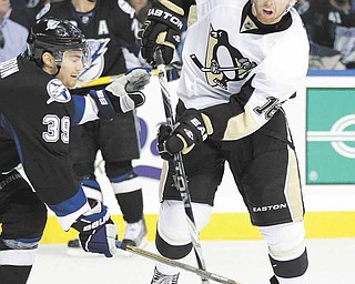 Pittsburgh Penguins left wing James Neal (18) shoots around Tampa Bay Lightning defenseman Mike Lundin (39) during the second period in Game 4 of a first-round NHL Stanley Cup playoff series Wednesday, April 20, 2011 in Tampa, Fla.   (AP Photo/Chris O'Meara)