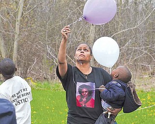 Donna James, the oldest daughter of slain real-estate agent Vivian Martin, and Donna’s grandson, Tristan James,
release balloons in honor of her late mother. Family and friends gathered Thursday evening to celebrate what would have been Martin’s 68th birthday.