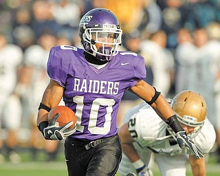 Mount Union wide receiver Cecil Shorts runs after a reception in the second quarter of their NCAA Division III semifinal college football game against Bethel in Alliance, Ohio on Saturday, Dec. 11, 2010.
