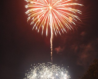 Image of a firework from the Independence Day fireworks in Youngstown. Display by the City of Youngstown and Colonial Fireworks. Image by Katie Libecco/The Vindicator.