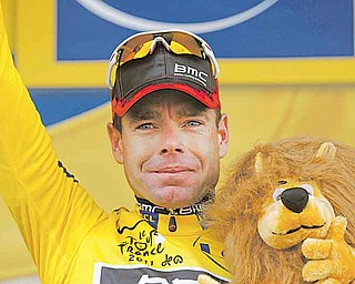 New overall leader Cadel Evans of Australia greets spectators on the podium of the 20th stage of the Tour de France cycling race, an individual time trial over 42.5 kilometers (26.4 miles) starting and finishing in Grenoble, Alps region, France (Foto vom 23.07.11). (zu dapd-Text) Foto: Christophe Ena/AP/dapd