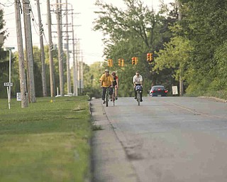 ROBERT K. YOSAY | THE VINDICATOR..Heading down Sheridan - (Mathews Rd is the redlight)..Ride to work with Franko...Frank Krygowski-- White shirt -- Carl Frost - Orange and Black - Todd Franko in Orange -30-