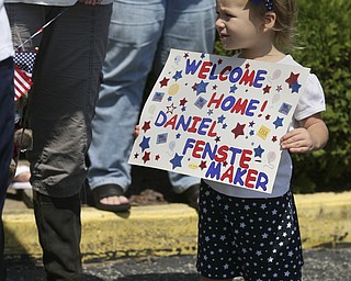 JESSICA M. KANALAS | THE VINDICATOR..Elly Fenstemaker, 3, of Louisville holds her sign as she waits for her father, Spc. Daniel Fenstemaker, of the 292nd Engineer Detachment of the Ohio National Guard to come home after serving a year in Kuwait. ... -30-