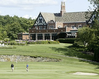 William D. Lewis The Vindicator 18th green and clubhouse at YCC