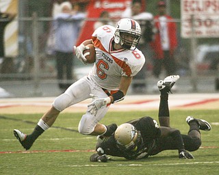 ROBERT K. YOSAY | THE VINDICATOR --..Howlands #6 puts on the moves on #9 Warrren Lebrandon Watson as he looks down field on his way for a first and 10 during second quarter action -...Howland Tigers vs Warren G Harding Raiders @ Warren ..--30-..(AP Photo/The Vindicator, Robert K. Yosay)