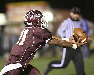 ROBERT K. YOSAY | THE VINDICATOR --..Tieing Score #21 Bdm devin Campbell bobbled the pass but was able to gain control and score to tie Glenoak 7-7 late in the second quarter-.Glen Oak vs Boardman at Boardman High School -..--30-..(AP Photo/The Vindicator, Robert K. Yosay)