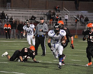 YCA #3 RB Anythony Abeid scrambles away from Shadyside defenders #42 Brooks Ramsey, #15 Mason Gulash .