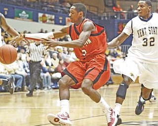 YSU sophomore guard Kendrick Perry scored a career-high 28 points to help the Penguins snap a 23-game road losing streak Saturday night.