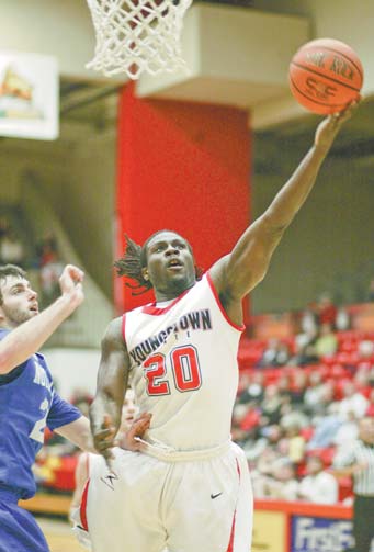Youngstown State&#8217;s Ashen Ward scores on a layup against Notre Dame College&#8217;s Phil Biggs during the first half of Tuesday&#8217;s game at the Beeghly Center.