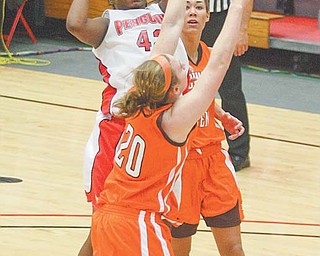 Brandi Brown of Youngstown State reached 1,000 points for her career last weekend in a victory over Loyola Marymount. She will lead the Penguins against Western Michigan tonight at Beeghly Center.