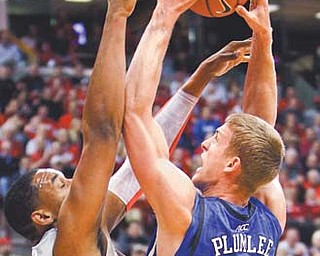 Duke’s Mason Plumlee, right, attempts to shoot over Ohio State’s Jared Sullinger during the first half of a game Tuesday in Columbus.