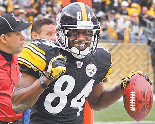 The Steelers’ Antonio Brown celebrates after returning a punt for a touchdown during the second quarter against Cincinnati during Sunday’s game in Pittsburgh. The Steelers routed their division rival 35-7.