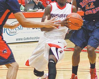 Youngstown State’s Kendrick Perry (3) tries to get around Robert Morris defenders Lucky Jones (22) and Russell Johnson during their non-conference basketball game Thursday at YSU’s Beeghly Center. Perry had ateam-high 18 points for the Penguins, who fell to the Colonials, 59-56.