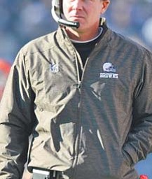 Cleveland Browns head coach Pat Shurmur said Monday that this team must play smarter. The Browns have allowed several games slip away because of their own mistakes, including their 20-14 loss to Baltimore on Christmas Eve.