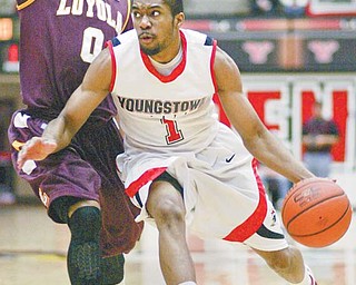 Youngstown State’s Blake Allen drives around Denzel Brito of Loyola during Thursday’s game at Beeghly Center.
YSU won 68-64 in overtime.