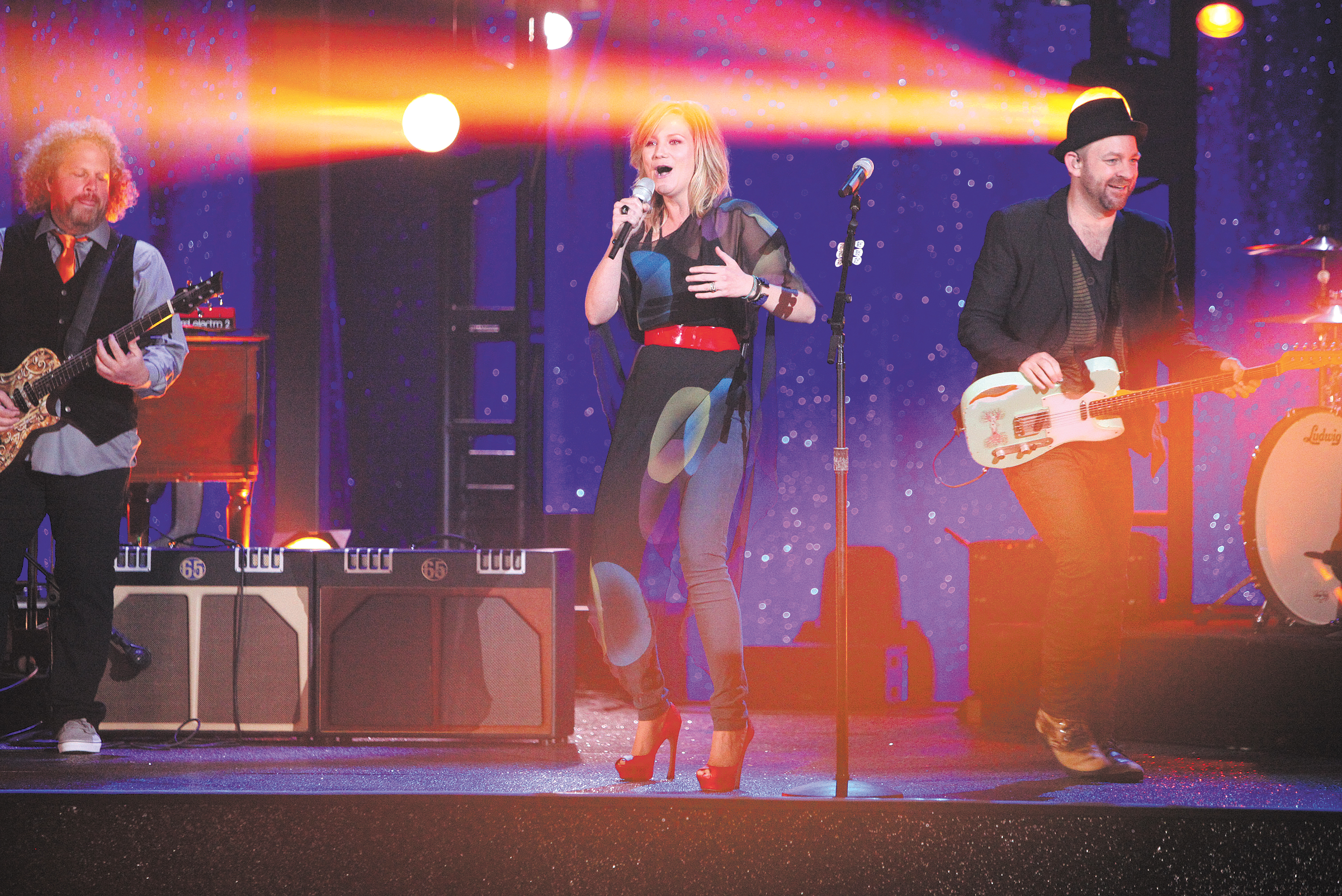 Jennifer Nettles, left, and Christian Bush comprise country superstar duo Sugarland. The country-music act will come to Covelli Centre on Friday as the second stop on its tour.
