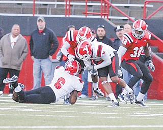 The YSU Penguins will hold their 15th and final spring practice tonight with the coaches emphasizing off season
workouts. For the defense, that means working on fundamentals, said sophomore linebacker Travis Williams (6).