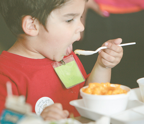 Dominic Hurd, 2, has macaroni and cheese at Woodside Elementary School in the Austintown School District on
Wednesday.