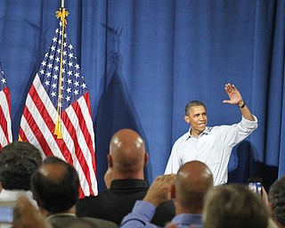 MADELYN P. HASTINGS | THE VINDICATOR..President Barack Obama waves to his crowd as he walks into the room in Dobbins Elementary School in Poland, Ohio on July 6, 2012. ... - -30-..