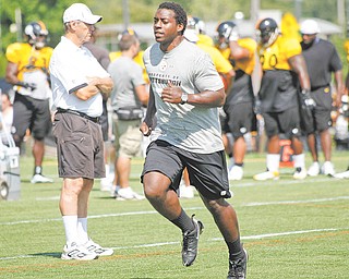 After an injury-filled season last year, Pittsburgh Steelers running back Rashard Mendenhall is hoping to bounce back in 2012.