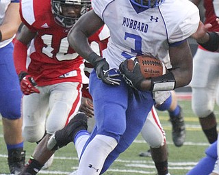 m D LEwis The Vindicator Hubbard's Larry Scott(3) scampers for 1rst half yardage at Girard Friday 8-31-12.