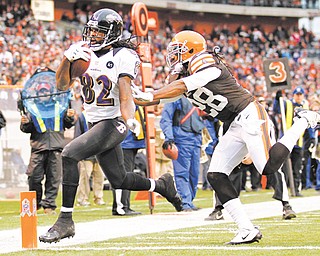 Baltimore Ravens wide receiver Torrey Smith (82) beats Cleveland Browns safety Usama Young to the goal line on a 19-yard touchdown catch with 4:26 left to play in Sunday’s NFL game at Cleveland Browns Stadium.
Baltimore won its 10th straight game over Cleveland — its 11th in a row inside the AFC North — with a 25-15
comeback win over the Browns.
