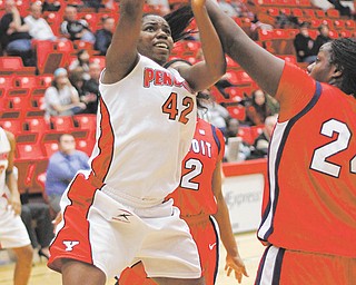 Youngstown State senior Brandi Brown (42) is the most experienced member of a Penguin team that has nine
newcomers. The women begin their season today at Pitt.