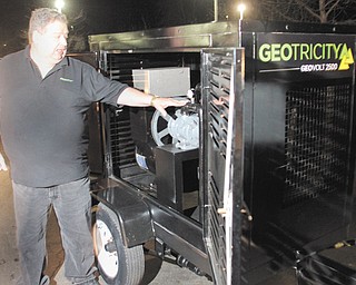 Ken Jackson of Glenmont, Ohio, shows off the GeoVolt 2500 during a meeting of the Youngstown-Warren Inventors Association.