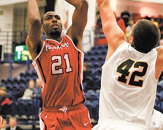 Youngstown State senior Damian Eargle (21) passed the 1,000-point milestone last week against James Madison, the same game in which he broke YSU’s career blocks record.