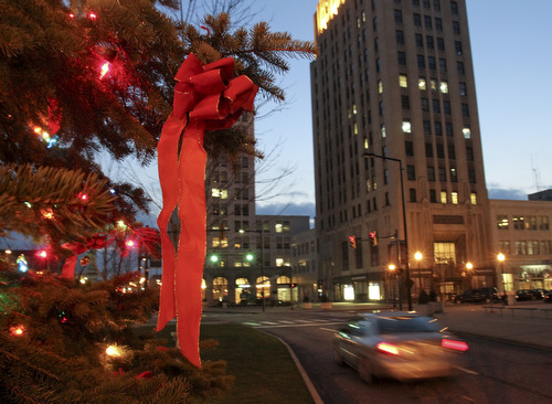 William d LEwis The Vindicator  City Christmas tree and downtown lighting.