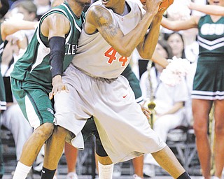 Cleveland State’s D’Aundray Brown guards Ohio State’s William Buford during a game in Columbus. His defense is what got Brown, an Ursuline grad, into the NBA’s D-League with the Canton Charge.