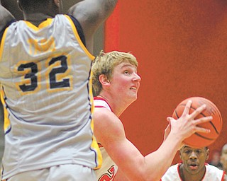 YSU’s Bobby Hain (20) passes around Kent’s Melvin Tabb during the first half of a game in November. Hain and the Penguins open league play in Chicago this week.