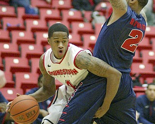 William D Lewis the Vindicator YSU's Shawn Amiker(4) gets around Juwan HowardJr( 2) of Detroit during 1rst half action Thursday 1-9-13 at YSU.