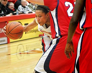 MADELYN P. HASTINGS | THE VINDICATOR
Youngstown's Karen Flagg (14) dribbles the ball down the court while Detroit's Audrey Matteson (21) defends during the first half of the game at the Beeghly Center on February 7, 2012. The Penguins beat the Titans 58-53.