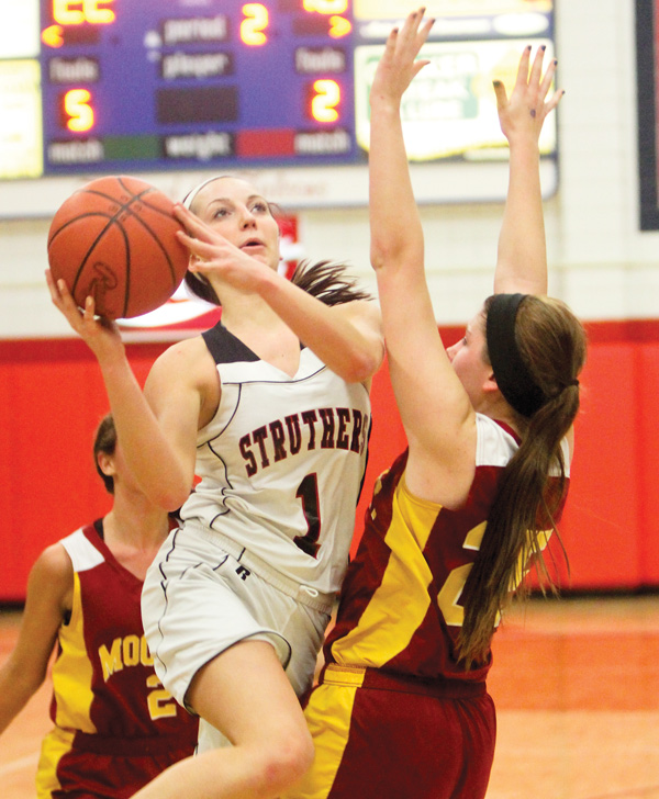 Struthers’ Ashleigh Ryan (1) drives to the hoop around Cardinal Mooney’s Nichole Webber (25) during their
Division II sectional semifinal basketball game Monday at Austintown Fitch High School. The Wildcats downed
the Cardinals, 55-27, and will face Crestwood on Thursday.