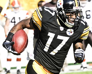 Pittsburgh Steelers receiver Mike Wallace (17) in action against the Cleveland Browns in the first quarter of an NFL football game in Pittsburgh Sunday, Oct. 18, 2009.