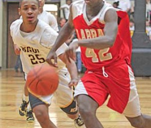 LaBrae’s Marcell Richardson (42) outraces Beachwood’s Julio Stevens (25) to the ball in their Division III regional final in Canton. LaBrae won, 59-30, to advance to the state tournament in Columbus.