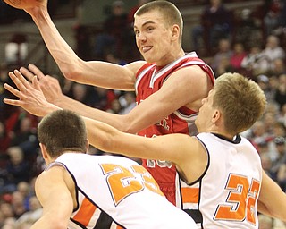 LaBrae’s Peyton Aldridge (10) passes over Versaillies Damien Richard (23) and Chad Winner (32) during the boys
Division III state semifinal basketball game Thursday at Ohio State University’s Value City Arena in Columbus.
Aldridge had 23 points and nine rebounds for the Vikings, whose season came to an end in a 64-52 loss to the Tigers.