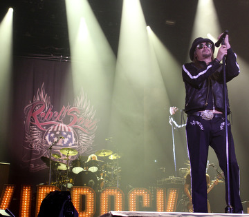 William D Lewis The Vindicator  KID ROCK at Covelli 3-25-13.