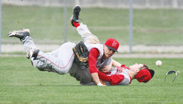 Niles outfielders Ian Hileman, left, and Justin Lopes collide after trying to catch a fly ball that was hit by Struthers’ Gary Muntean in the first inning of a game Monday at Cene Park in Struthers.