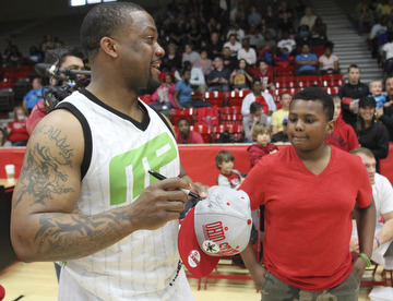William D. Lewis\The Vindicator Maurice Clarett signs autograph for Jovan Adams, 10, of Youngsotwn during Comeback event in Struthers 4-27-13..