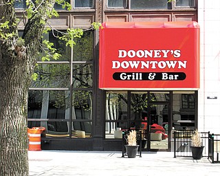 Dooney’s Downtown Grill & Bar closed about two weeks ago after owners decided to turn the space over to a new
operator that will make an announcement on a opening date sometime next week.