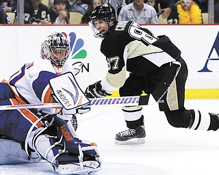The Penguins’ Sidney Crosby gets the puck past Islanders goalie Evgeni Nabokov for a second period goal in
Game 5 of the NHL Eastern Conference quarterfinals Thursday in Pittsburgh. The Penguins shut out the Islanders,
4-0, behind goalie Tomas Vokoun, who made 31 saves.