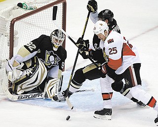 Ottawa’s Chris Neil (25) battles Pittsburgh’s Brooks Orpik (44) in front of Penguins goalie Tomas Vokoun (92) in the third period of Game 1 of a second-round playoff series in Pittsburgh on Tuesday night. The Penguins won 4-1.