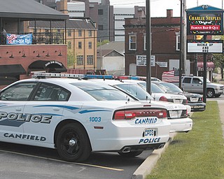 Charlie Staples Famous barbecue restaurant has joined forces with Mahoning Safe Communities to offer discounted food to Mahoning County drivers properly wearing seat belts. Officers from 18 county police organizations met in the parking lot of the Belmont Avenue restaurant Wednesday to kick off the “Click it or Ticket” campaign.